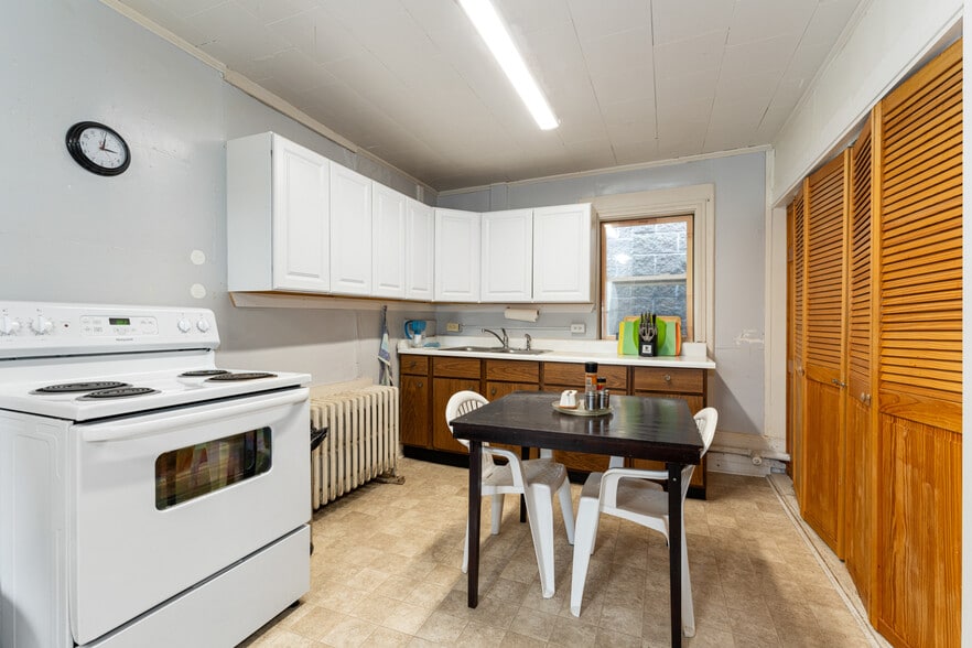 More Photos Of 19 Cottage St, Bar Harbor Storefront For Sale