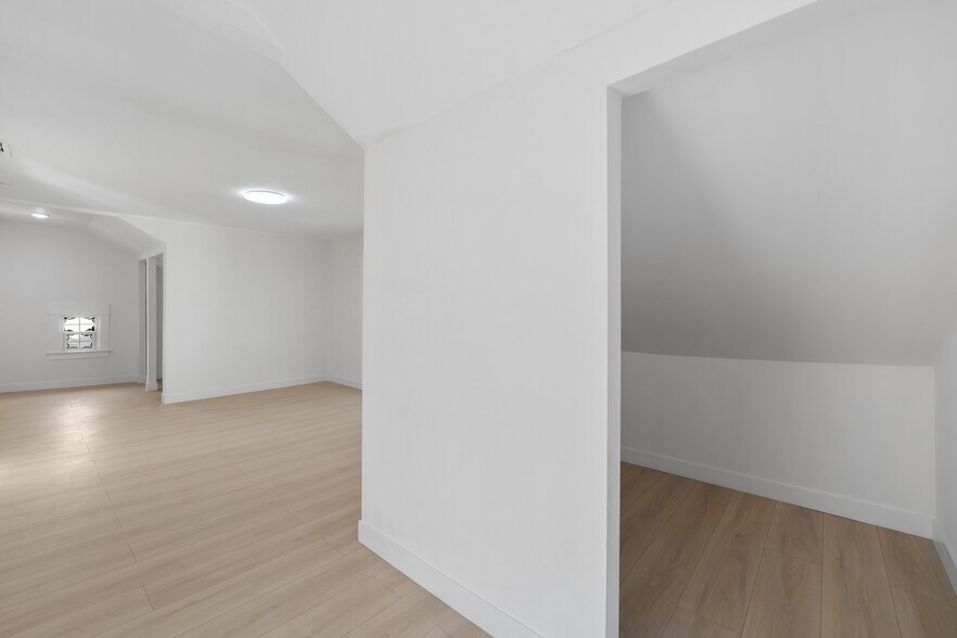 More Photos Of 2823 W 8th St, Los Angeles Office For Lease
