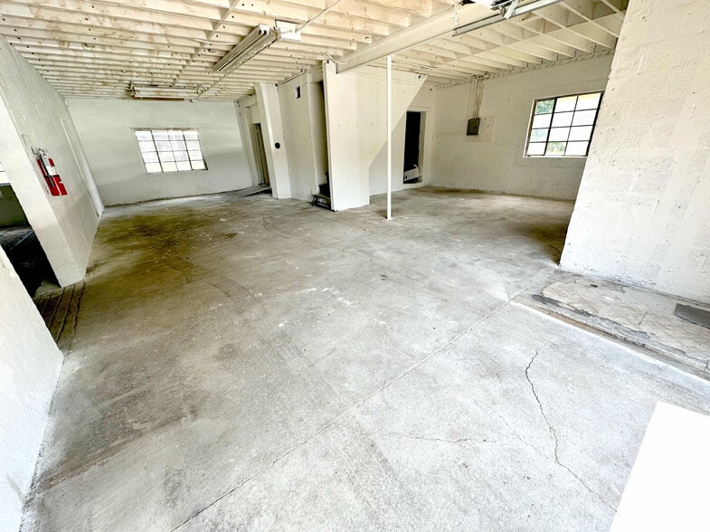 More Photos Of 1339 N Tuckahoe Rd, Williamstown Warehouse For Sale