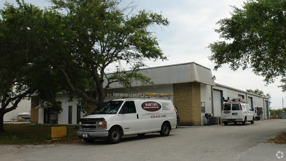 More Photos Of 1101 Sun Century Rd, Naples Warehouse For Sale