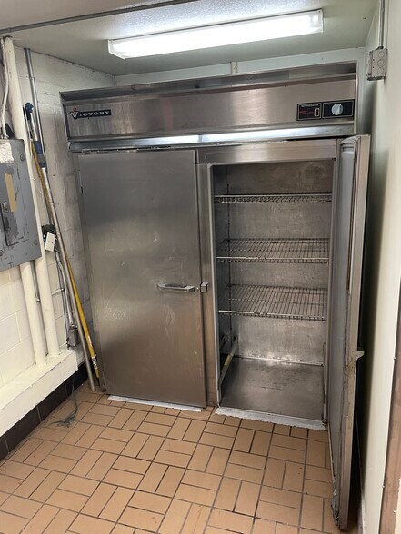 More Photos Of 4777 Mahoning Ave, Youngstown General Retail For Sale