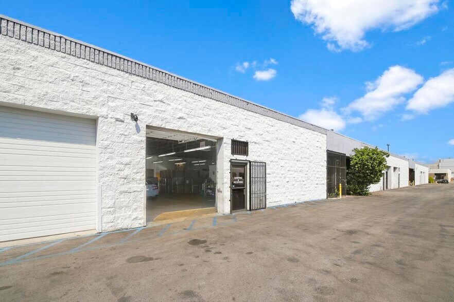 More Photos Of 9555 Owensmouth Ave, Chatsworth Warehouse For Lease