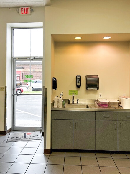 More Photos Of 11122 E 71st St, Tulsa Freestanding For Sale