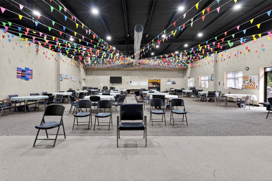 More Photos Of 100 Business Pky, Piedmont Light Manufacturing For Sale