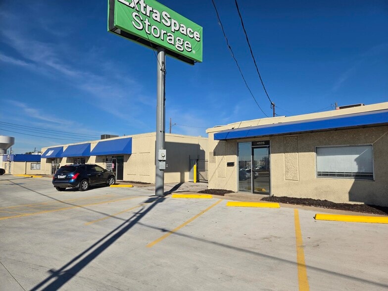 Primary Photo Of 4417 Forest Ln, Garland Self Storage For Lease