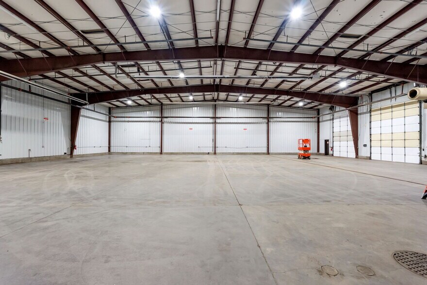 More Photos Of 2150 Victor Pl, Colorado Springs Distribution For Lease
