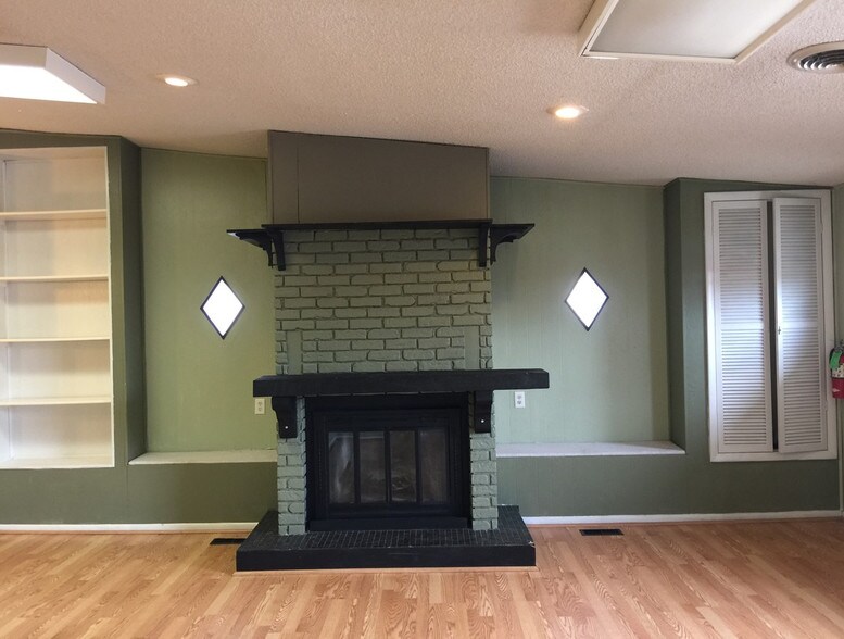 More Photos Of 505 Cherokee St, Leavenworth Loft Creative Space For Sale