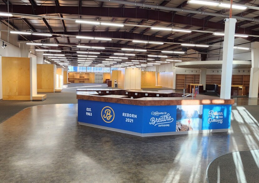 More Photos Of 10951 170 St NW, Edmonton Freestanding For Lease