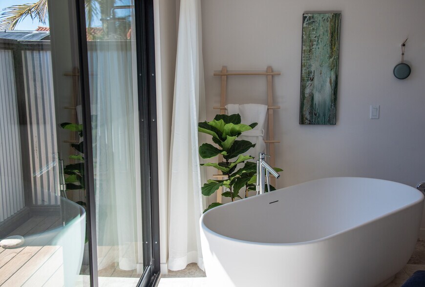 More Photos Of 1004 Nardo Rd, Encinitas Hospitality For Sale