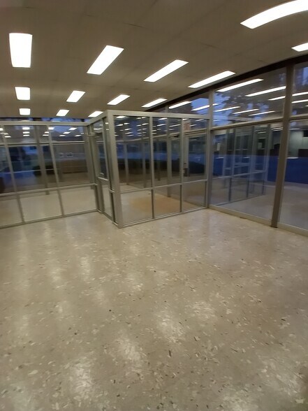 More Photos Of 407 Erwin Rd, Stonewall Freestanding For Sale