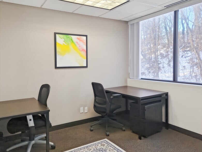 More Photos Of 1129 Northern Blvd, Manhasset Coworking Space