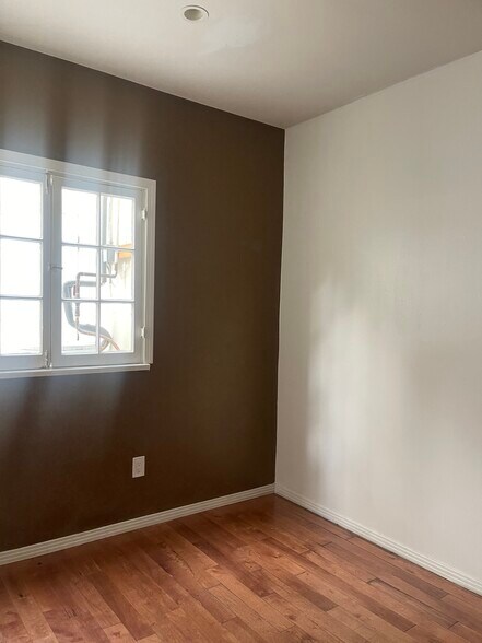 More Photos Of 7467-7475 Melrose Ave, Los Angeles Storefront Retail Office For Lease