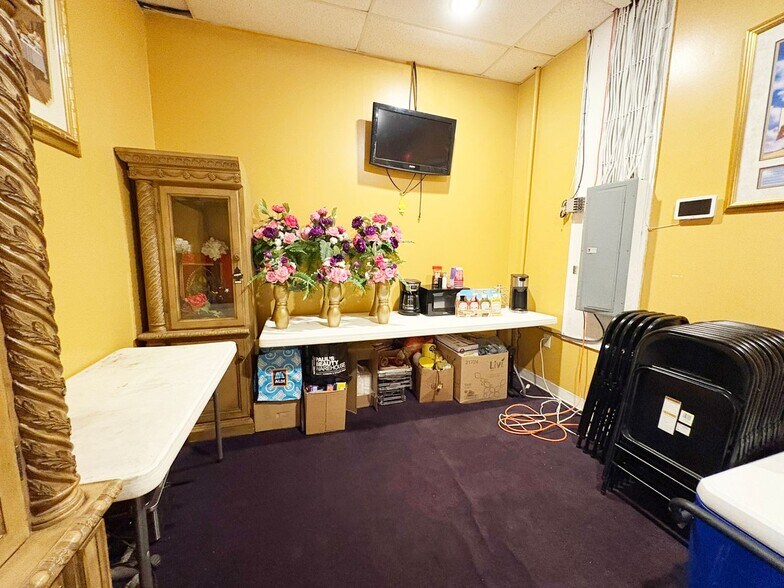 More Photos Of 97 Yost Pl, Capitol Heights Fast Food For Sale
