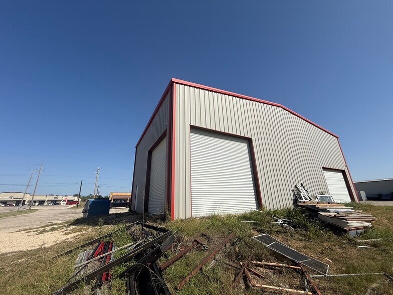 More Photos Of 1237 W Oaklawn Rd, Pleasanton Industrial For Lease