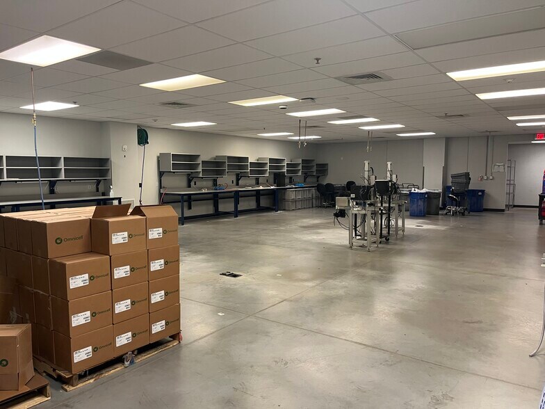 More Photos Of 7400 Plaza Mayor Blvd, Oklahoma City Flex For Lease