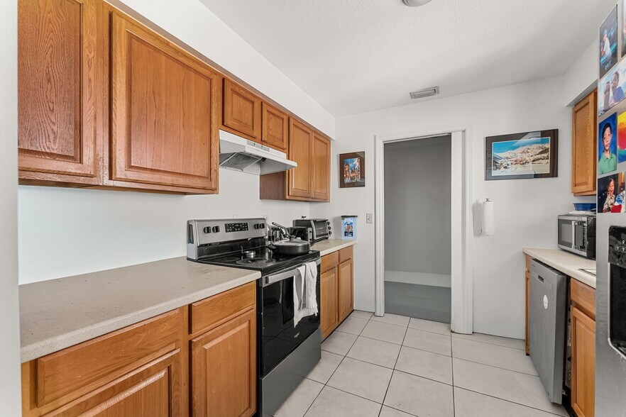 More Photos Of 1592 Jimmy Buffet Mem Hwy, Satellite Beach Office Residential For Sale