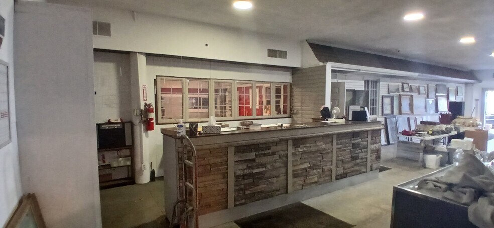 More Photos Of 806 W Us Highway 20, Michigan City Showroom For Lease