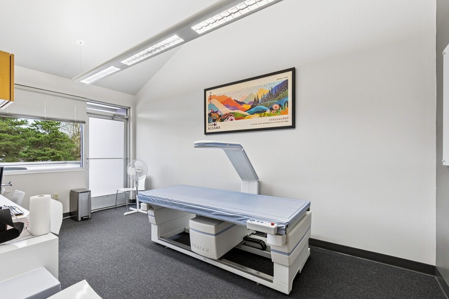 More Photos Of 19930 Ballinger Way NE, Shoreline Medical For Sale