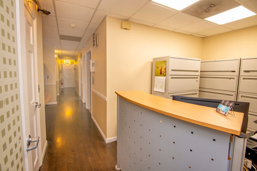 More Photos Of 560 Bergen Blvd, Ridgefield Medical For Sale