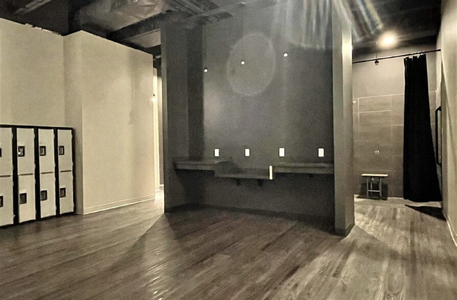 More Photos Of 6640 Roblin Blvd, Winnipeg General Retail For Lease