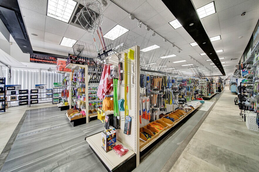 More Photos Of 14951 S Dixie Hwy, Palmetto Bay Freestanding For Lease