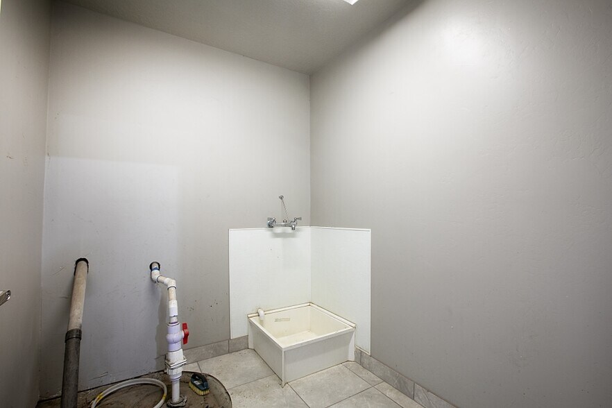 More Photos Of 4800 S 1700 W, Ogden Warehouse For Lease