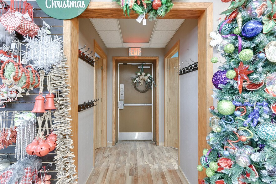 More Photos Of 110 W Reichmuth Rd, Valley Freestanding For Sale