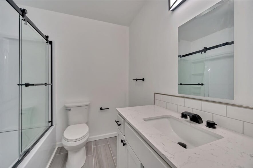 More Photos Of 548 Shattuck Rd, Saginaw Apartments For Sale