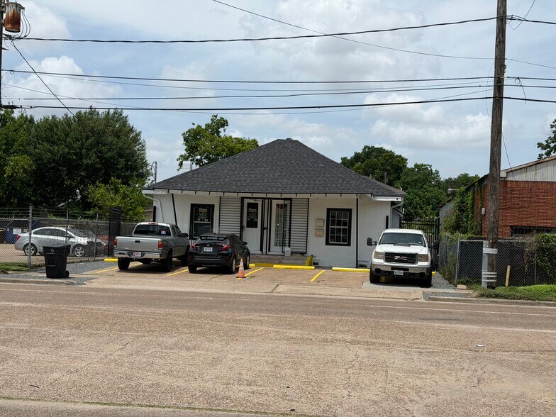 More Photos Of 304 S Lockwood Dr, Houston Storefront Retail Office For Sale