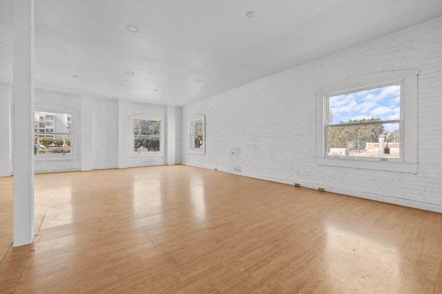 More Photos Of 2917-2921 Main St, Santa Monica Storefront Retail Office For Lease