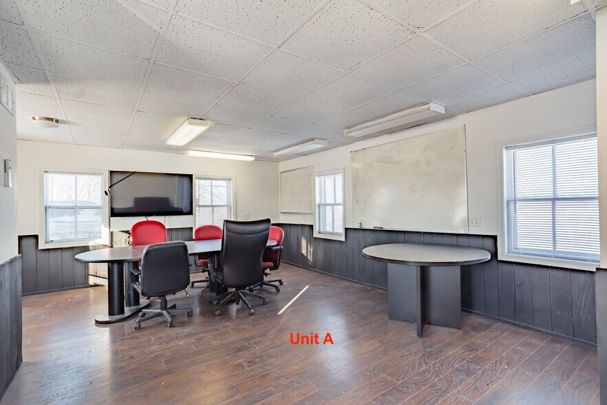 More Photos Of 8758 IN-9, Pendleton Light Manufacturing For Sale