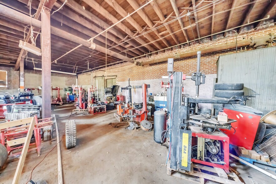 More Photos Of 305 W Trigg Ave, Memphis Warehouse For Sale