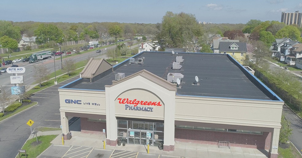 More Photos Of 1490 Lake Ave, Rochester Drugstore For Lease