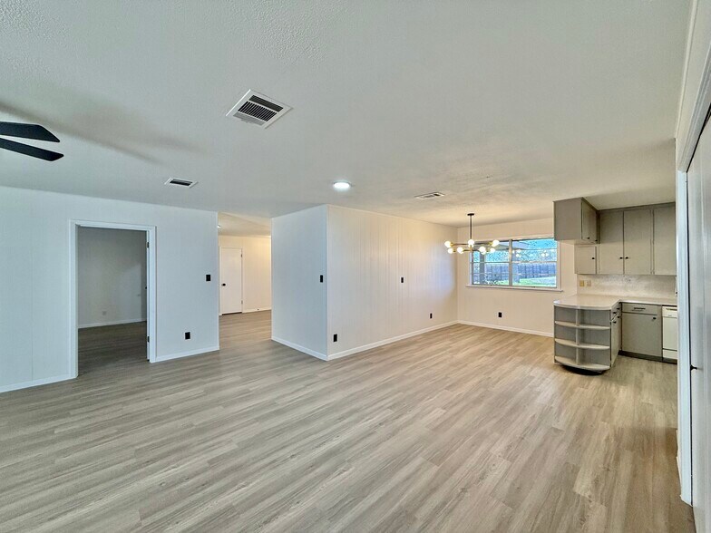 More Photos Of 10025 Farm to Market 1660, Hutto Warehouse For Lease
