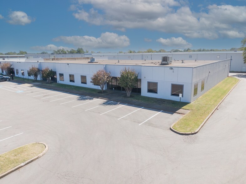 More Photos Of 5639-5653 E Shelby Dr, Memphis Distribution For Lease