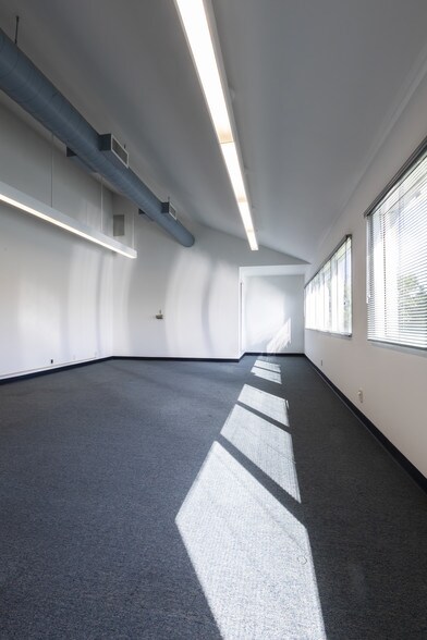 More Photos Of 711 E Wardlow Rd, Long Beach Office For Lease