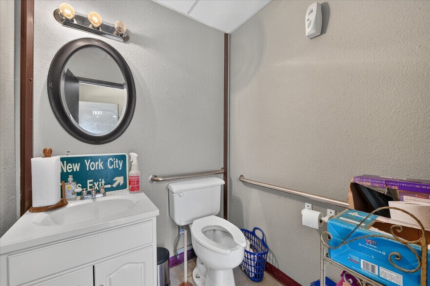 More Photos Of 221-223 N Locust St, Denton Office For Sale