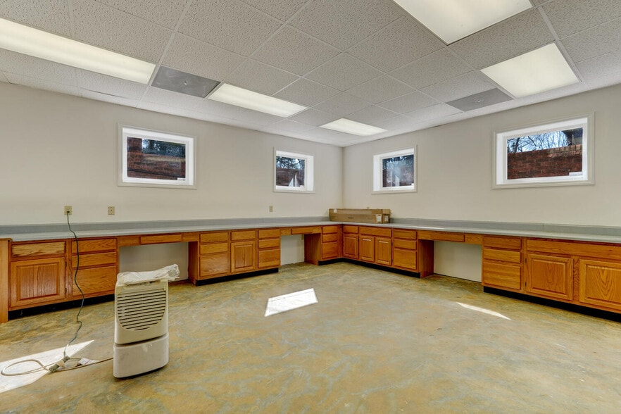 More Photos Of 601 W Harrison St, Reidsville Medical For Sale