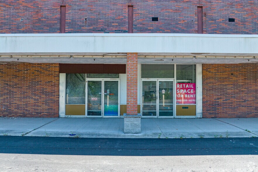 More Photos Of 5957-6003 S Salina St, Syracuse Storefront For Lease
