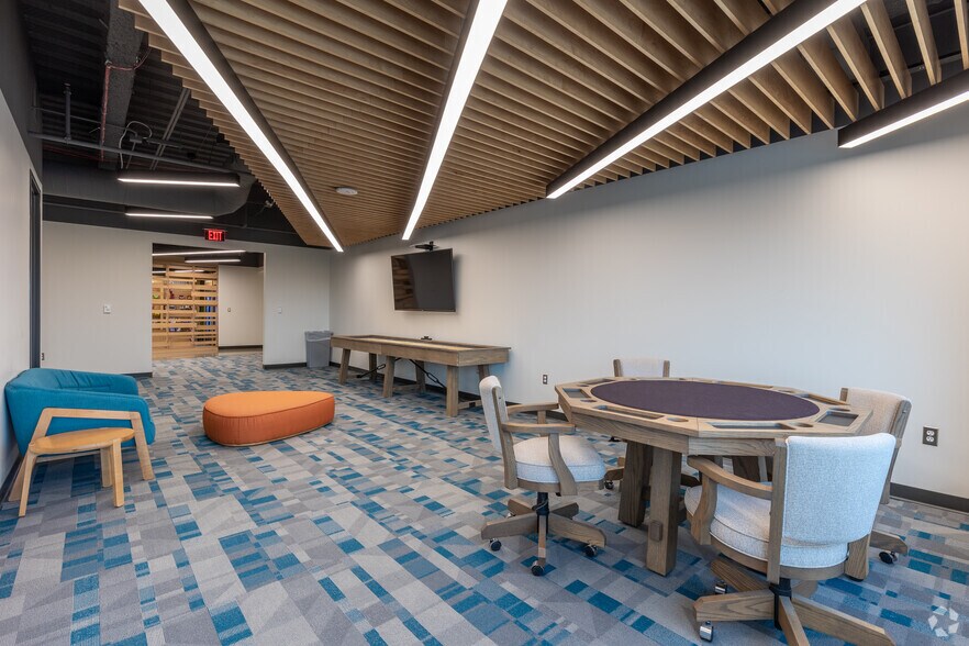 More Photos Of 25300-25330 Telegraph Rd, Southfield Office For Sale