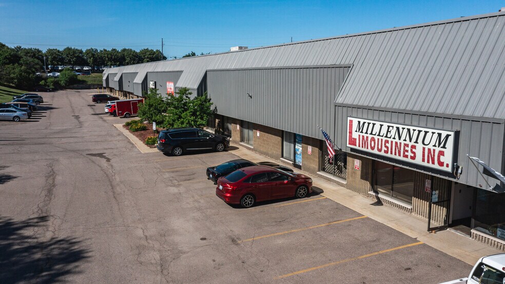 More Photos Of 24150-21466 Haggerty Rd, Farmington Hills Warehouse For Lease