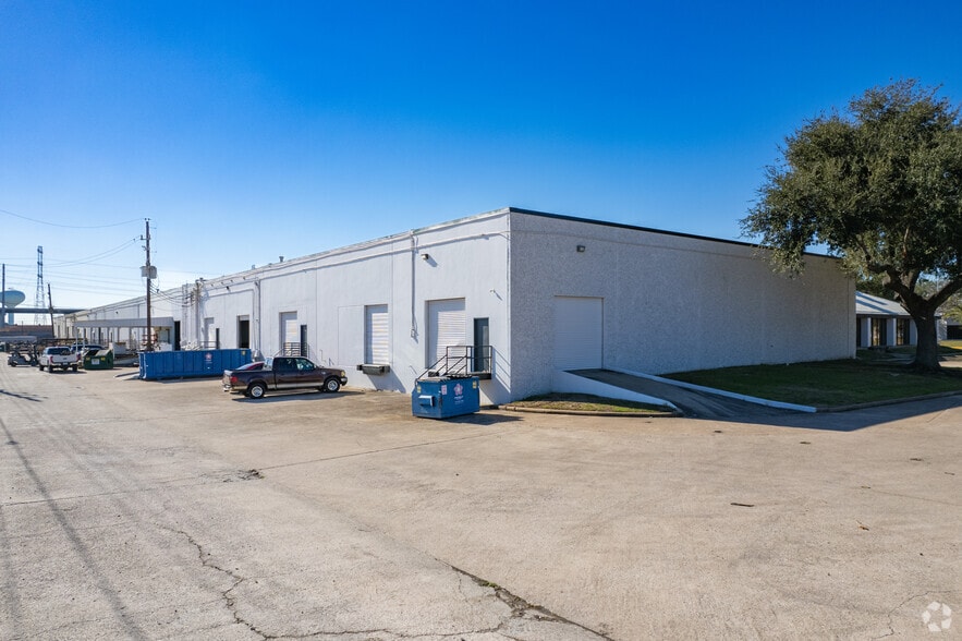 More Photos Of 15534 W Hardy Rd, Houston Unknown For Lease
