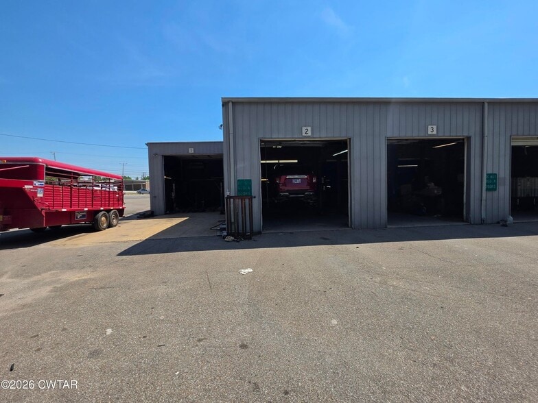 More Photos Of 1034 Mineral Wells Ave, Paris General Retail For Sale