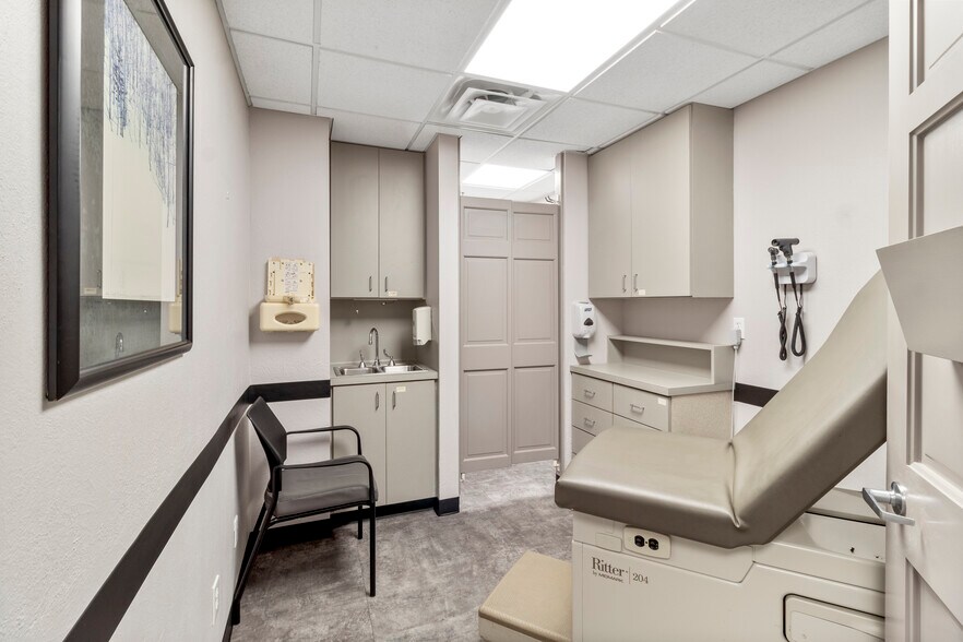 More Photos Of 2911 S Texas Ave, College Station Medical For Sale