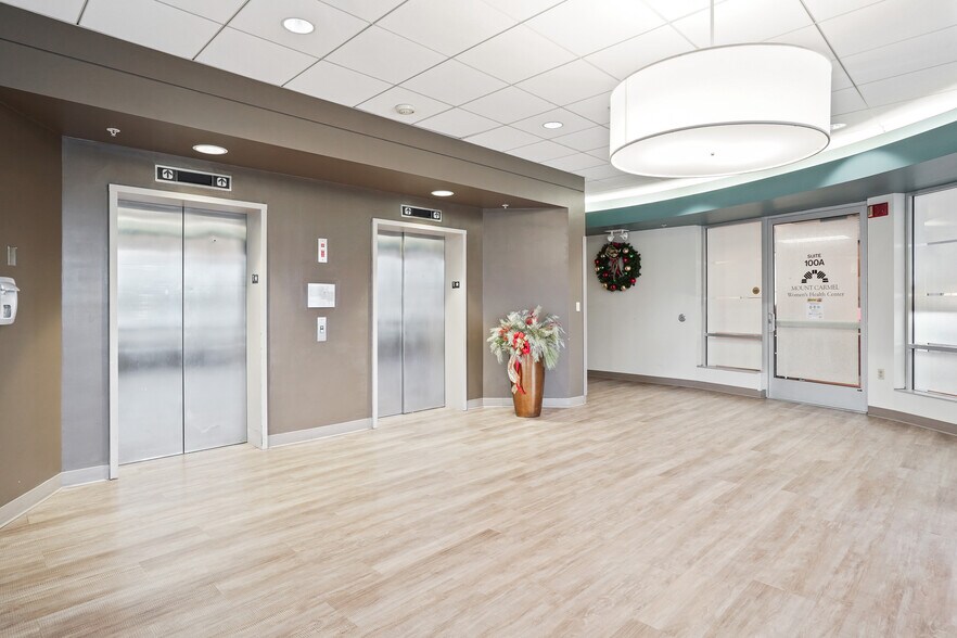 More Photos Of 5965 E Broad St, Columbus Medical For Lease