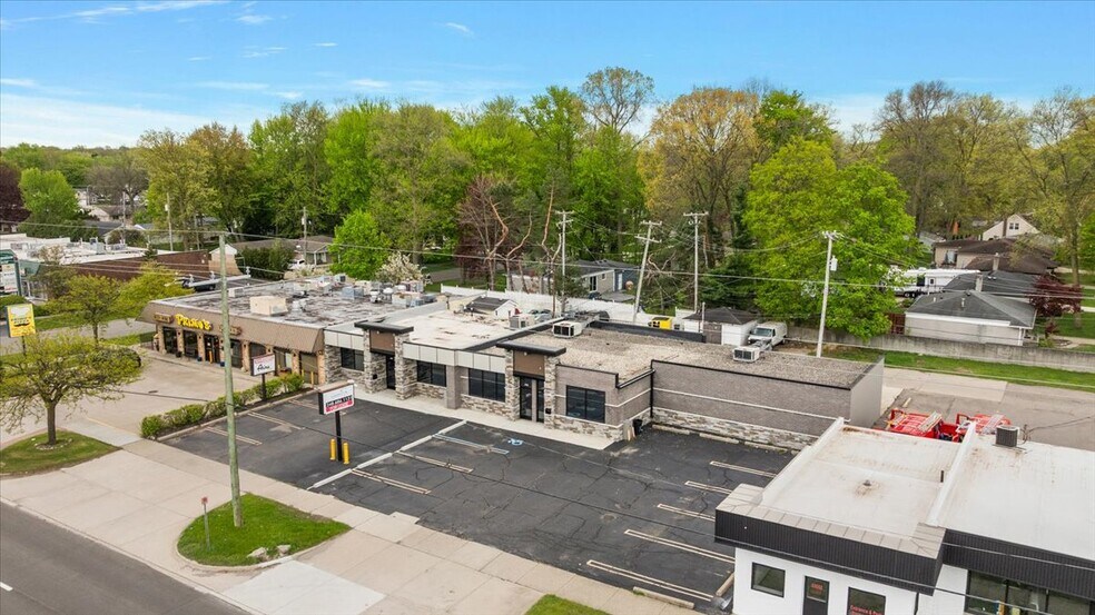 More Photos Of 33535-33537 7 Mile Rd, Livonia Freestanding For Lease