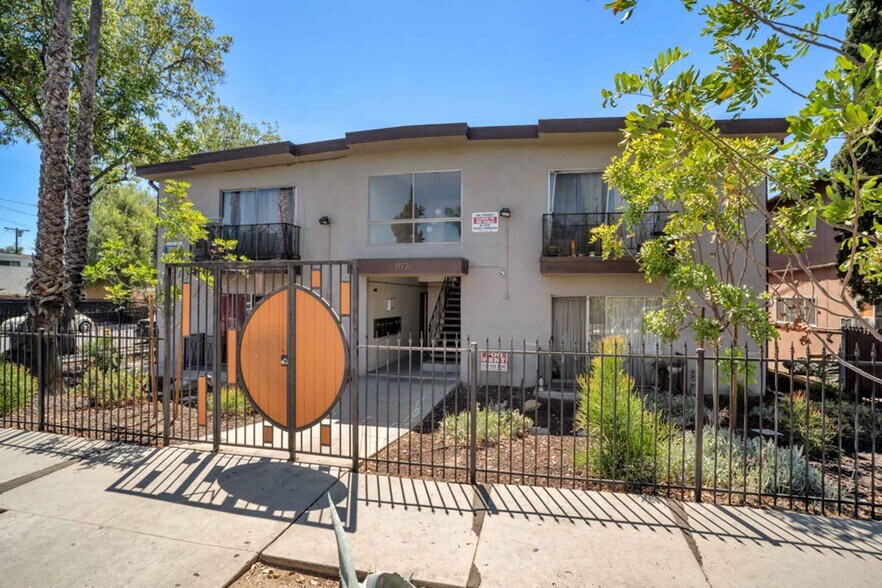 Primary Photo Of 11936 Hart St, North Hollywood Apartments For Sale