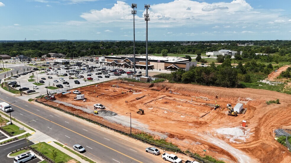 More Photos Of 5200 S Aspen Ave, Broken Arrow Storefront For Lease
