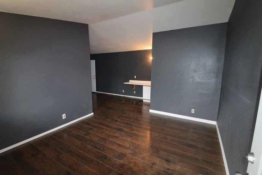 More Photos Of 127 Pacific Ave, Glendale Hotel For Sale