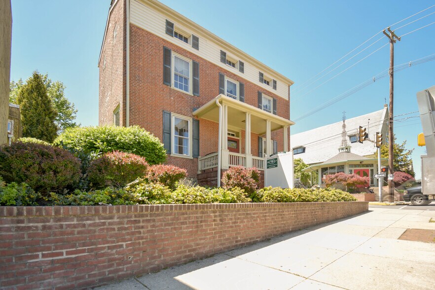 More Photos Of 300 S High St, West Chester Office For Sale